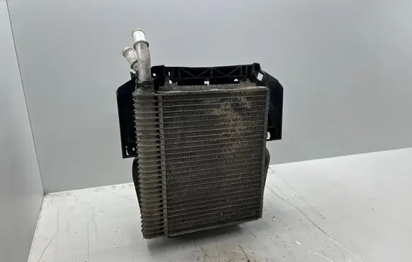 Jaguar XF X250 Coolant radiator 9X238D048AD 9X238D048