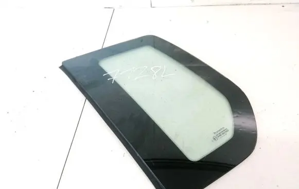 Mazda 2 Rear side window