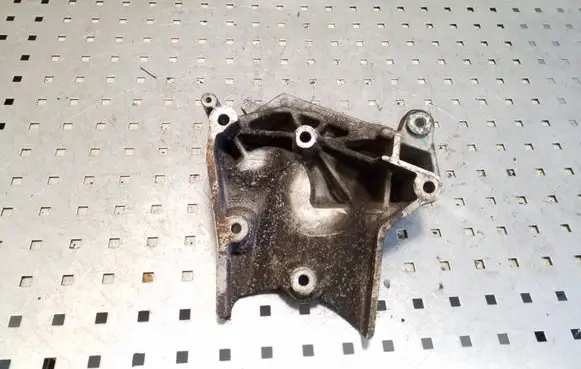 Opel Insignia A Engine mounting bracket 55566020 428702815