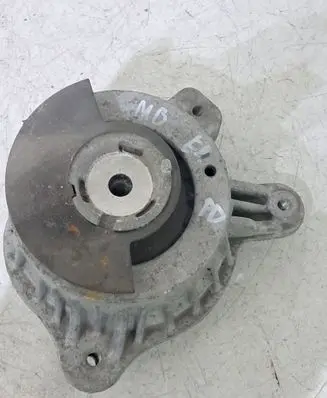 Mercedes-Benz C W205 Engine mount bracket A2052400300 ZGS002