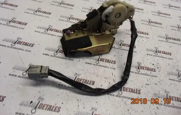 Honda CR-V Front door lock