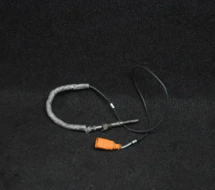 Volkswagen Touran I Oil temperature sensor 03G906088F