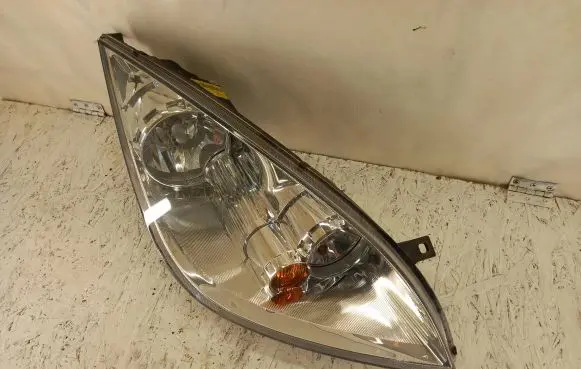 Mitsubishi Colt Headlight/headlamp MR957354 0301208202