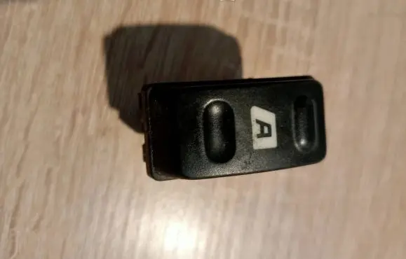 Citroen Xsara Picasso Electric window control switch 22681