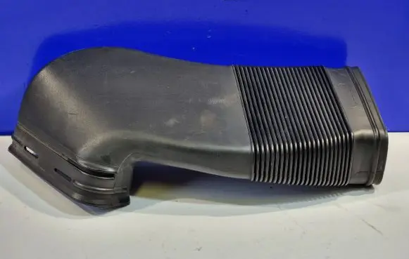 Audi A6 S6 C5 4B Air intake hose/pipe 8D0129617E