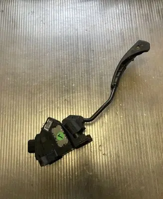 Toyota Avensis T270 Accelerator throttle pedal 7811002070 51002953417