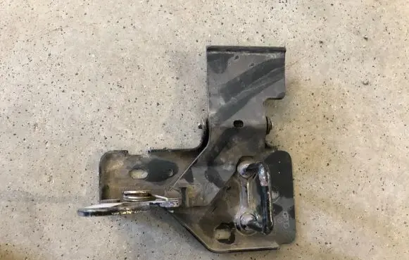Audi Q7 4L Engine bonnet/hood lock/latch loop/hook 4L0823480
