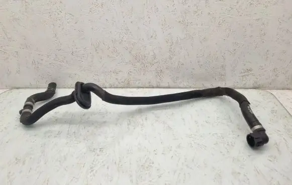 Engine coolant pipe/hose