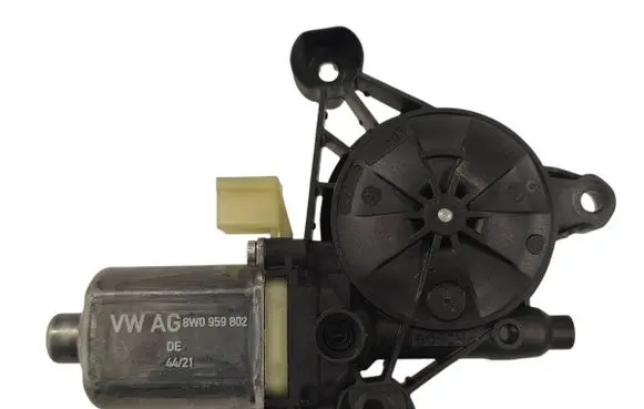 Audi A5 Front door window regulator motor 8W0959802