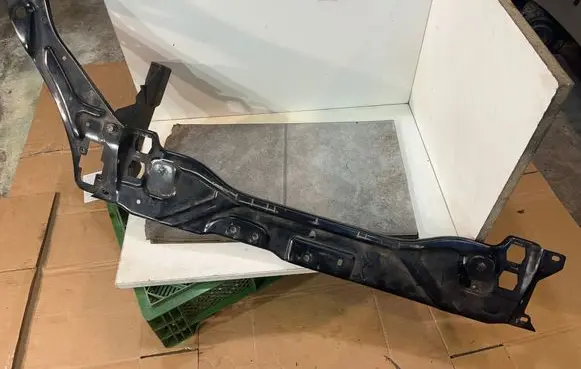 Mercedes-Benz E W212 Headlight/headlamp mounting bracket 212620022 A2125200291