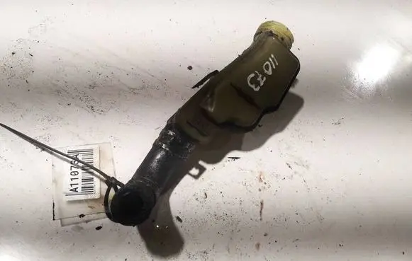 Mazda 3 I Brake fluid reservoir 