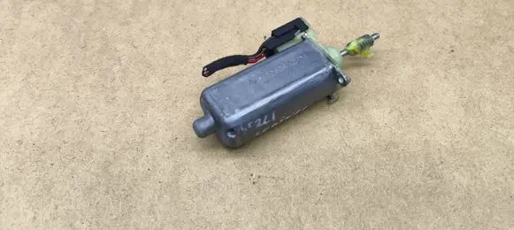 Mercedes-Benz S W221 Seat adjustment motor 0390203254