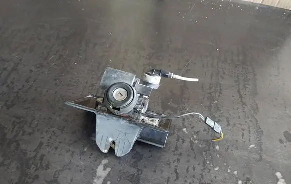 Mercedes-Benz CLK A209 C209 Tailgate lock latch A2088000375