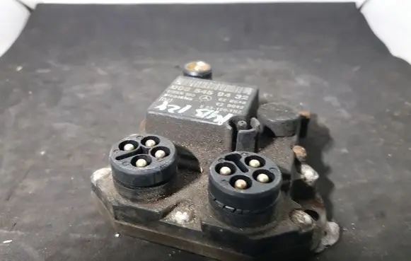 Mercedes-Benz 190 W201 Ignition amplifier control unit 0085459432