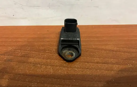 Mercedes-Benz S W221 Airbag deployment crash/impact sensor 0045423518 06W02