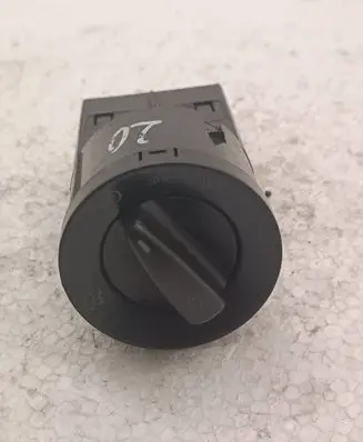Volkswagen Golf IV Light switch 1C0941531