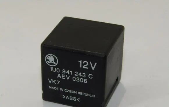 Skoda Octavia Mk1 (1U) Central locking relay 1U0941243C