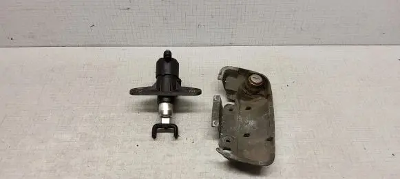 Opel Zafira A Front door lock (next to the handle) 