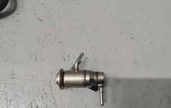 Mercedes-Benz E W213 Fuel injector A0004901613 17T09000300