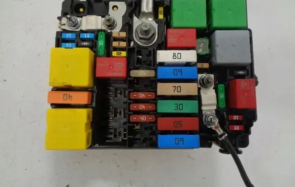 Citroen C3 Fuse module 9804846880