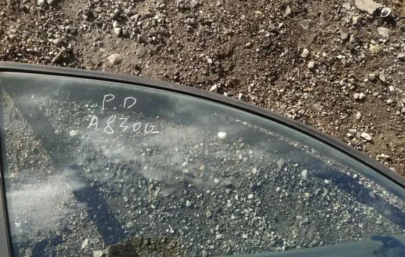 Nissan Primera Front door window glass four-door