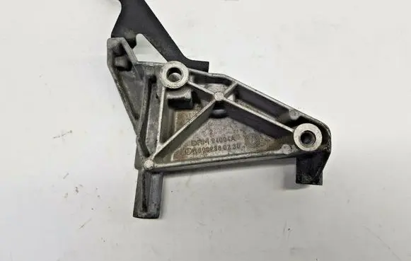 Mercedes-Benz E W210 Power steering pump mounting bracket 6062360230