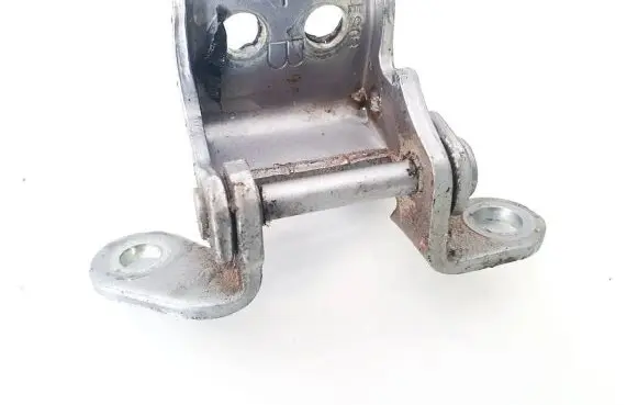 Honda CR-V Rear door lower hinge