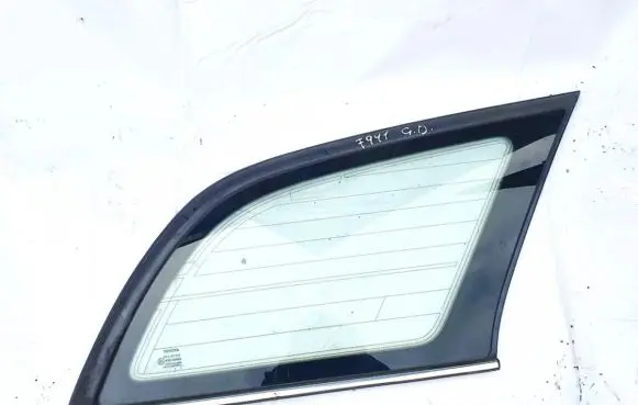 Toyota Avensis T250 Rear side window