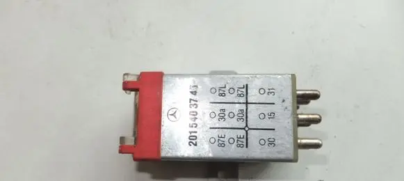 Mercedes-Benz E W124 Other relay 2015403745 5WK1762
