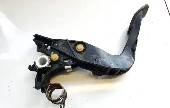 Volkswagen Golf VI Clutch pedal 3801990123