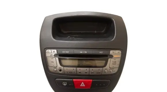Peugeot 107 Radio/CD/DVD/GPS head unit 861200H010 CQMS0570LC