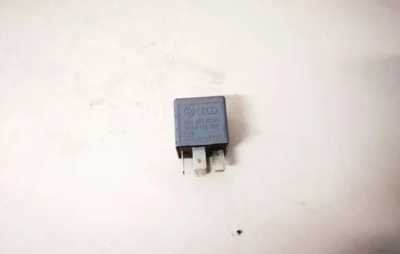 Volkswagen PASSAT B5 Other relay 8d0951253a v23134-b52-x301