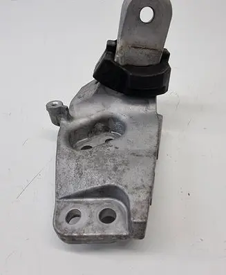 Toyota RAV 4 (XA50) Engine mounting bracket