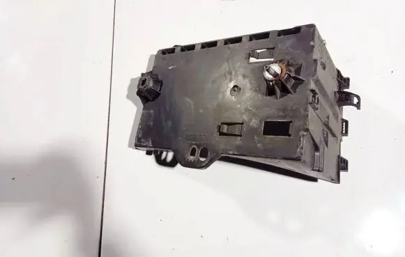 Citroen C4 I Picasso Battery box tray 9663615380