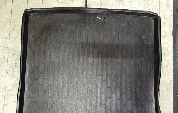 Mercedes-Benz ML W164 Rubber trunk/boot mat liner B66648057