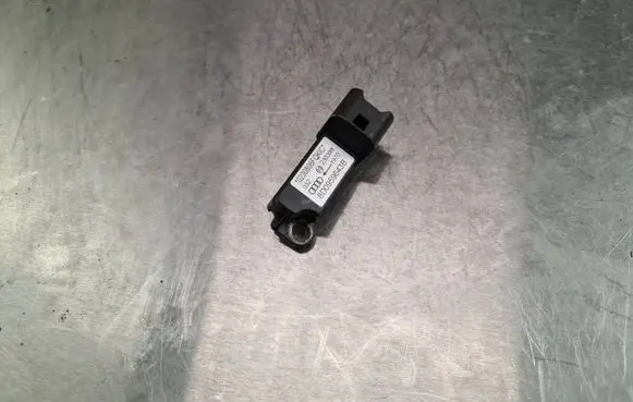 Audi A4 S4 B5 8D Airbag deployment crash/impact sensor 8D0959643B