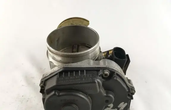 Audi A4 S4 B5 8D Throttle valve 078133063AM 408237221007