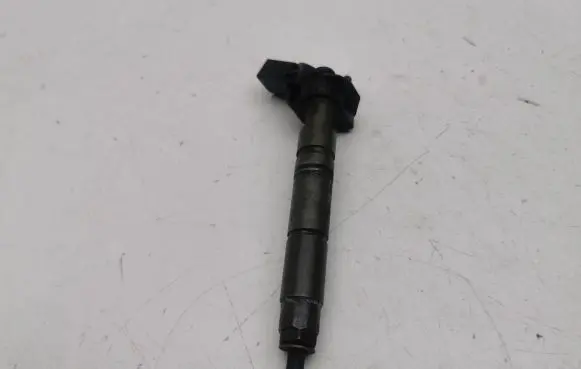 Jeep Grand Cherokee (WK) Fuel injector A6420700587 0445115027