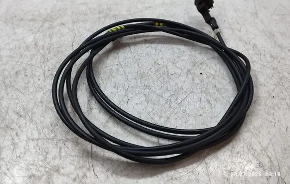 Nissan Qashqai+2 Fuel cap flap release cable 