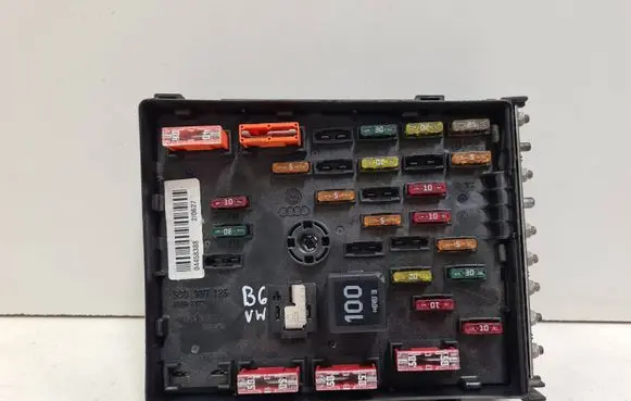 Volkswagen PASSAT B6 Fuse module 3C0937125 63592777