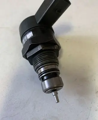 BMW 5 E60 E61 Fuel pressure sensor 0281002481 260503 10777323