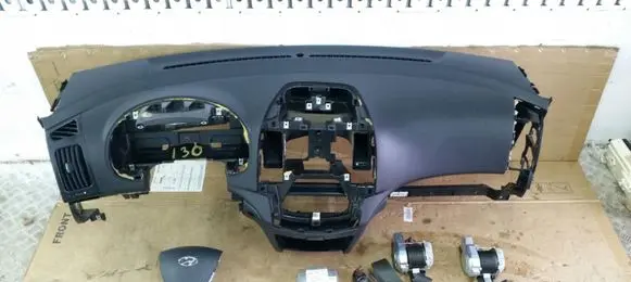 Hyundai Lantra I Dashboard