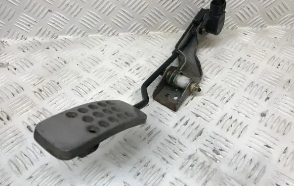 Nissan X-Trail T30 Accelerator throttle pedal 18919AM810