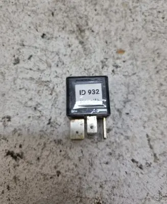 Volkswagen PASSAT B5 Other relay 443951253J