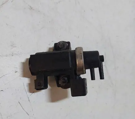 BMW 5 E39 Turbo solenoid valve 72279600