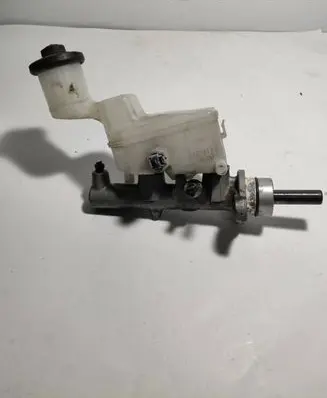 Toyota RAV 4 (XA20) Master brake cylinder 132311 10680