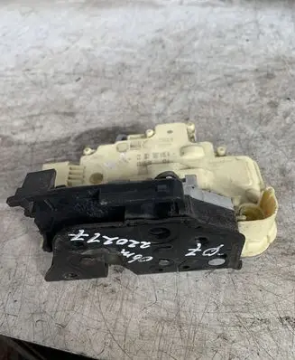 Audi Q7 4L Front door lock