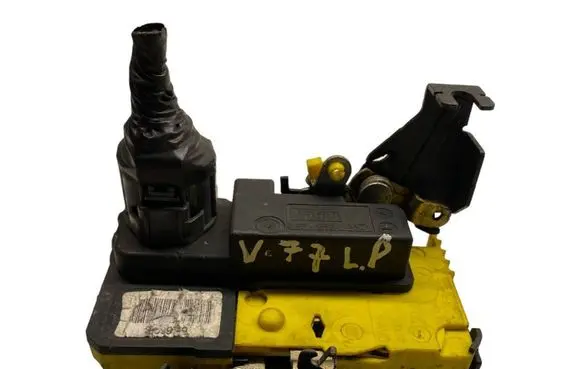 Volvo V70 Front door lock 30663043