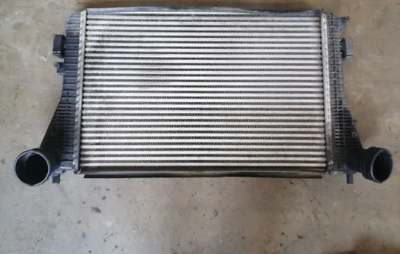 Volkswagen Golf V Intercooler radiator