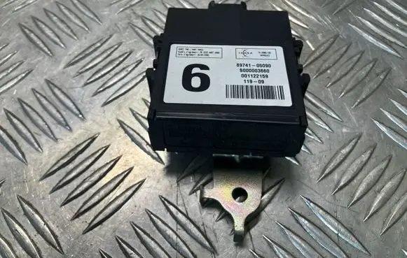 Toyota Avensis T270 Door central lock control unit/module 8974105090